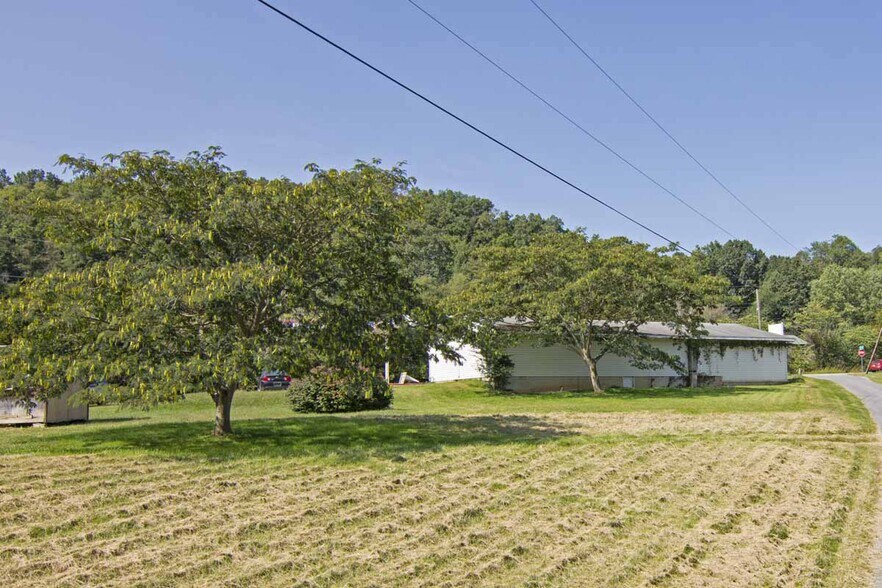More Photos Of 4830 Highland Trl, Alderson General Retail For Sale