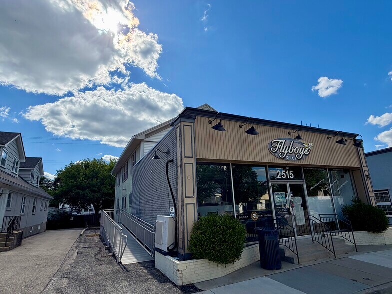 More Photos Of 2515 Far Hills Ave, Oakwood Restaurant For Lease