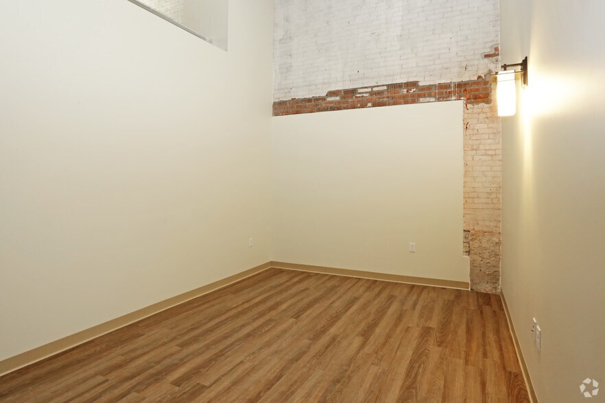 More Photos Of 511 Pershing Ave, Davenport Multifamily For Sale
