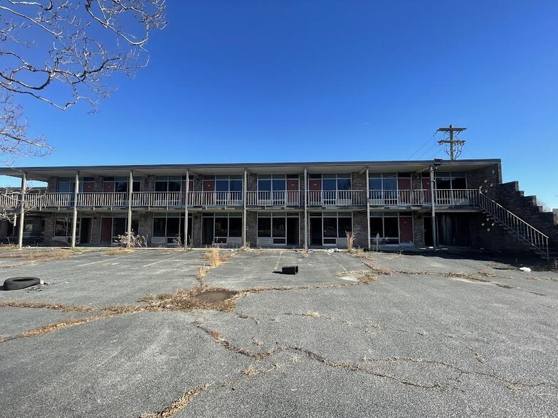 More Photos Of 215 N Church St, Rocky Mount Hotel For Sale