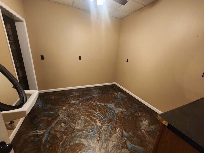 More Photos Of 109 W Poplar St, Harrisburg Specialty For Sale