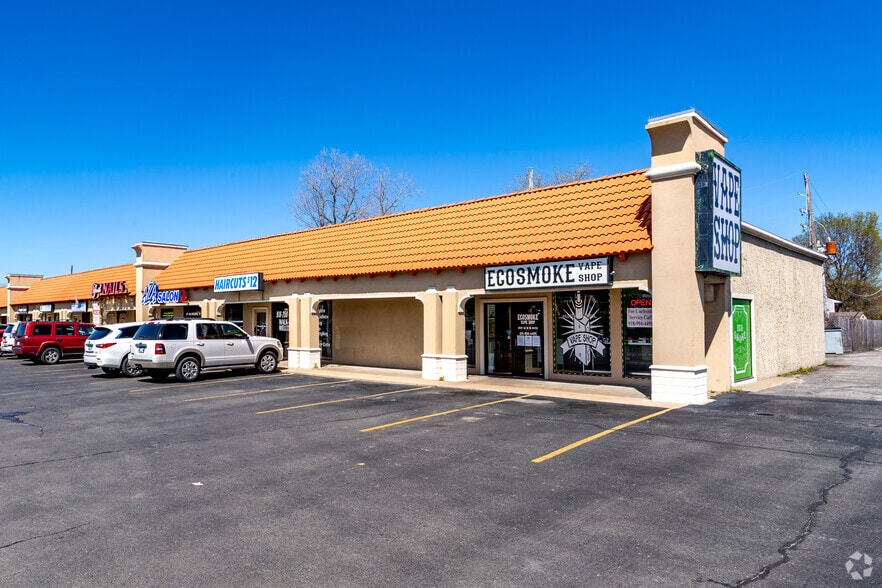 More Photos Of 2200-2234 W Houston St, Broken Arrow Unknown For Lease