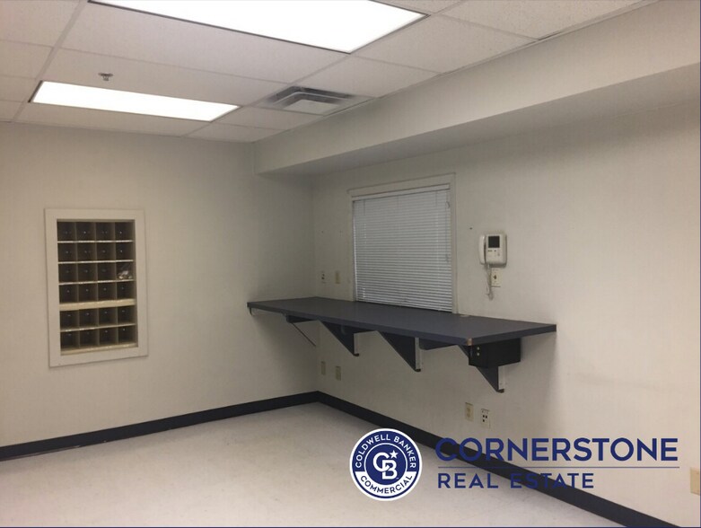 More Photos Of 6450 E Yellowstone Hwy, Evansville Warehouse For Lease