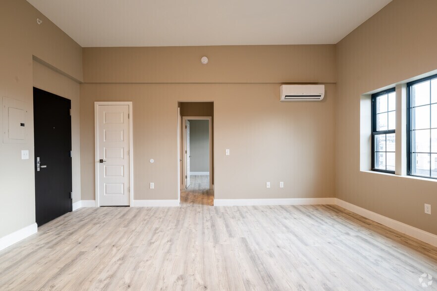 More Photos Of 704 8th St, Niagara Falls Apartments For Sale