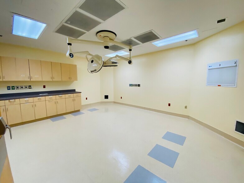 More Photos Of 404 Hall of Fame Dr, Lake City Medical For Lease