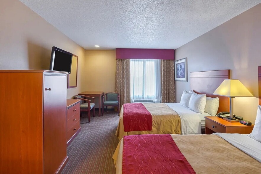 More Photos Of 3815 S Lincoln Ave, York Hotel For Sale