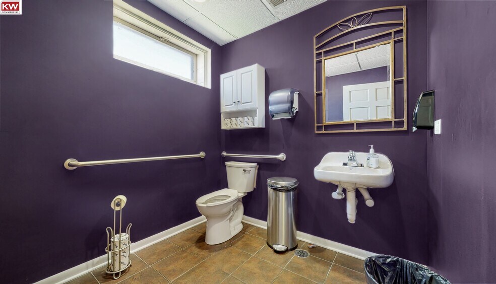 More Photos Of 707-717 N Iowa Ave, Villa Park Office For Sale