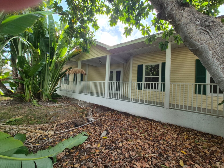 Primary Photo Of 12855 Banyon Creek, Fort Myers Office For Sale