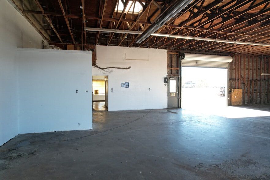 More Photos Of 16788 Smoke Tree St, Hesperia Service For Sale