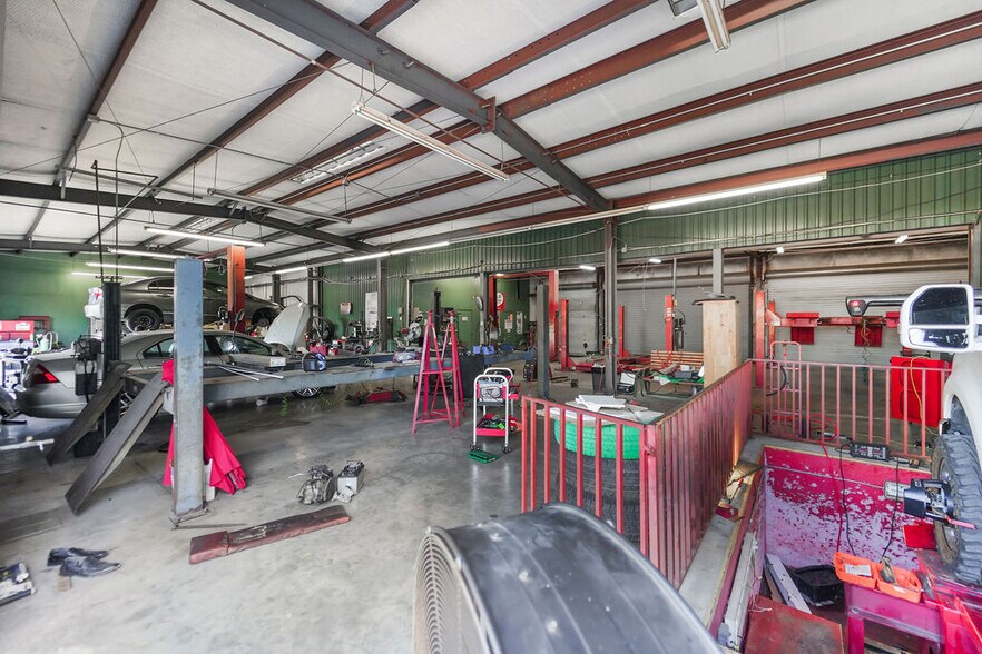 More Photos Of 502 Washington St, South Houston Warehouse For Sale