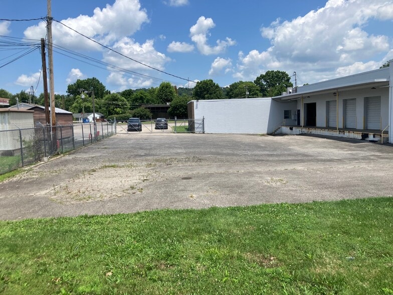 More Photos Of 105 C St, Kenova Warehouse For Lease