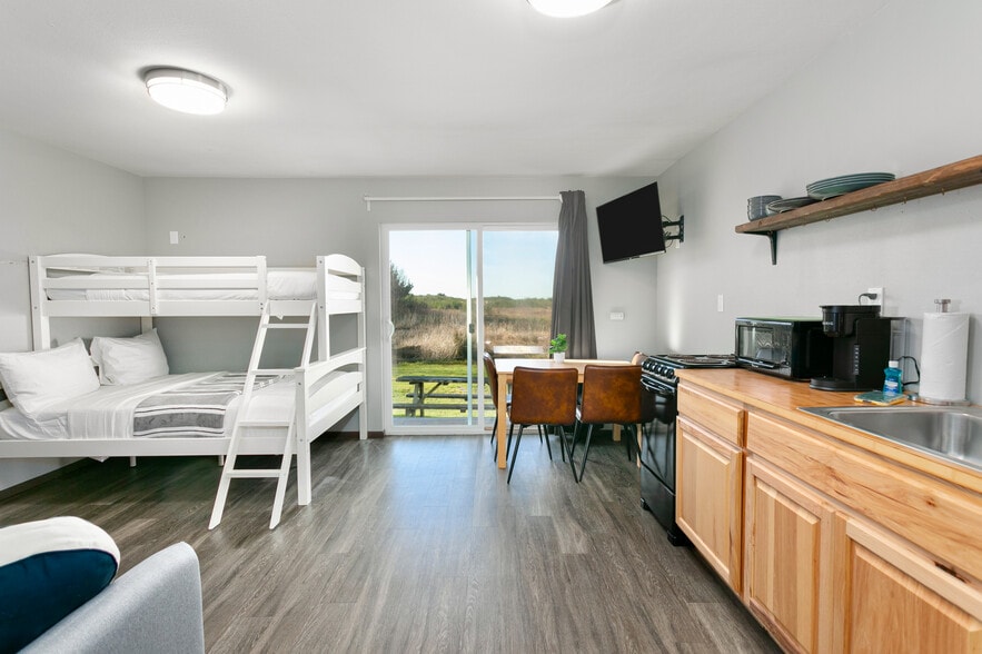 More Photos Of 2013 State Route 105, Grayland Hotel For Sale