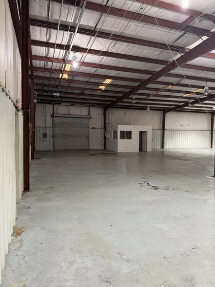 More Photos Of 300 Delano Dr, Manchester Warehouse For Sale