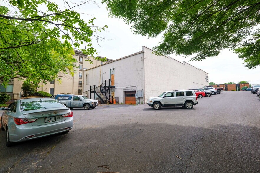 More Photos Of 227 N Main St, Harrisonburg General Retail For Sale