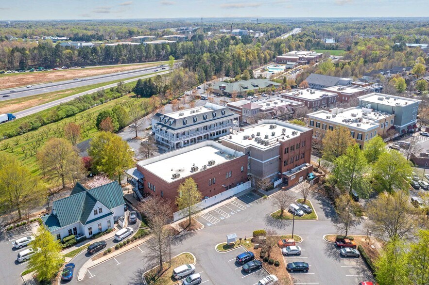 More Photos Of 936 Market St, Fort Mill Office For Lease
