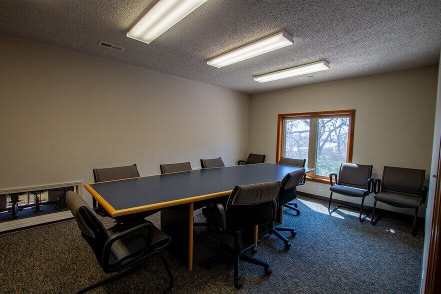 More Photos Of 2500 W 31st St, Lawrence Office For Sale