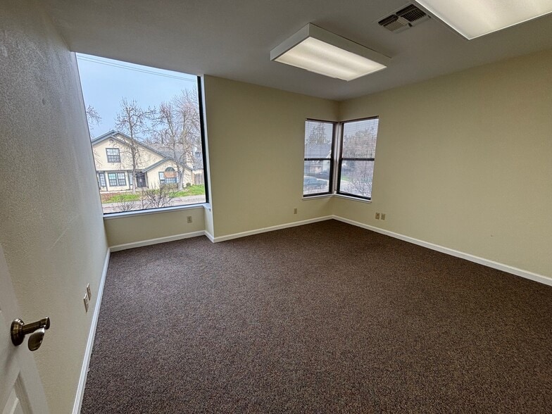 More Photos Of 222 W Lockeford St, Lodi Office For Lease