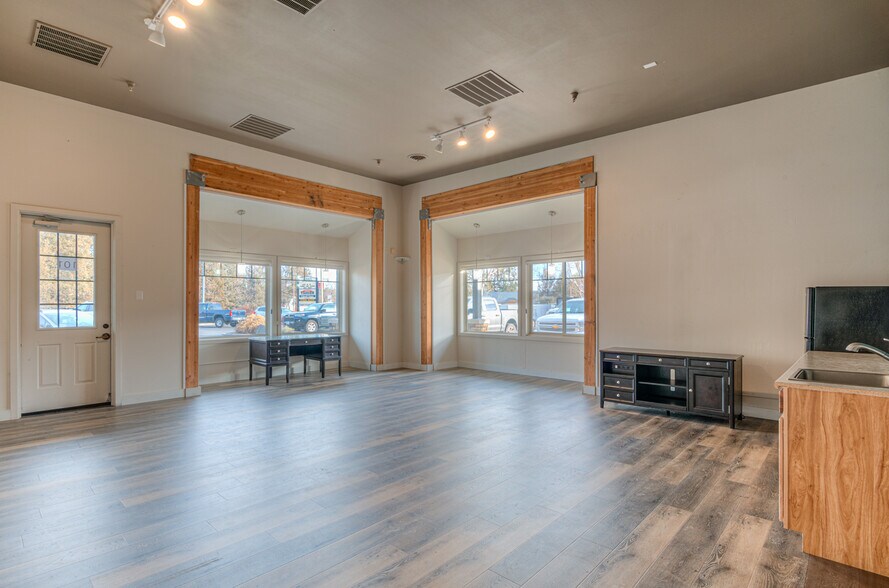 More Photos Of 64670 Strickler Ave, Bend Storefront For Sale