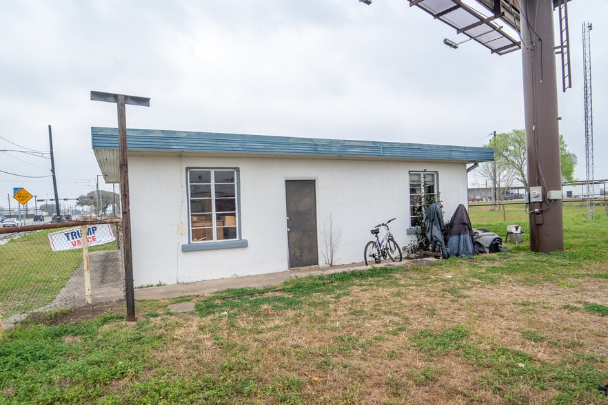 More Photos Of 3505 Houston Hwy, Victoria Warehouse For Sale