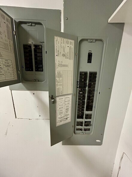 More Photos Of 2316-2318 N Clark St, Chicago Storefront Retail Residential For Lease