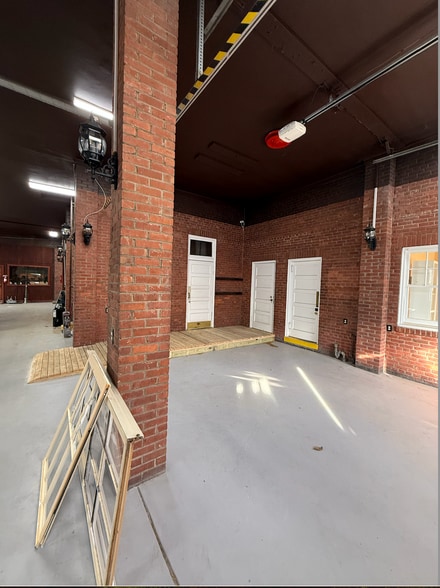 More Photos Of 6 W Henry St, Savannah Freestanding For Sale