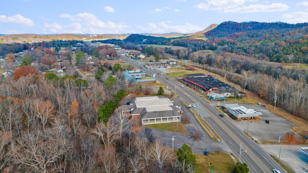More Photos Of 300 N Tennessee Ave, Etowah Funeral Home For Sale