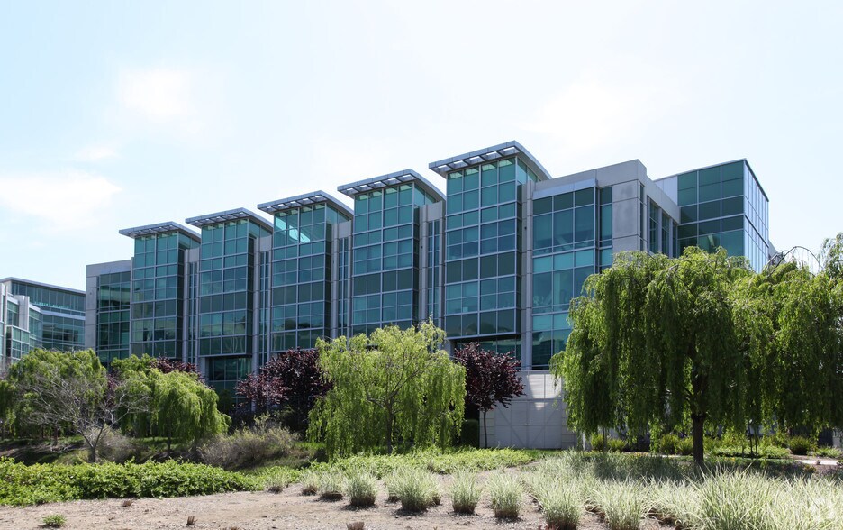 More Photos Of 2000 Seaport Blvd, Redwood City Unknown For Lease