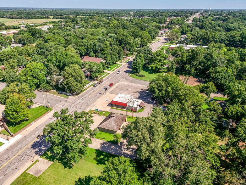 More Photos Of 220 N 2nd Ave, Mulvane Carwash For Sale