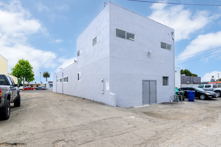 More Photos Of 2037 E Thompson Blvd, Ventura Storefront Retail Office For Lease