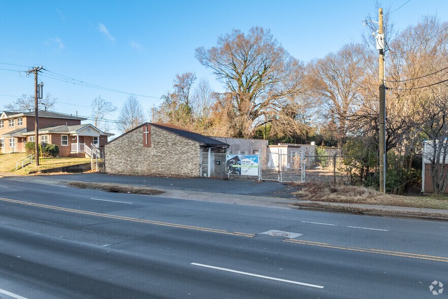 More Photos Of 2640 S Tryon St, Charlotte Office For Sale