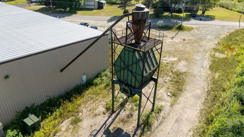 More Photos Of 398 Main St, Roulette Warehouse For Sale