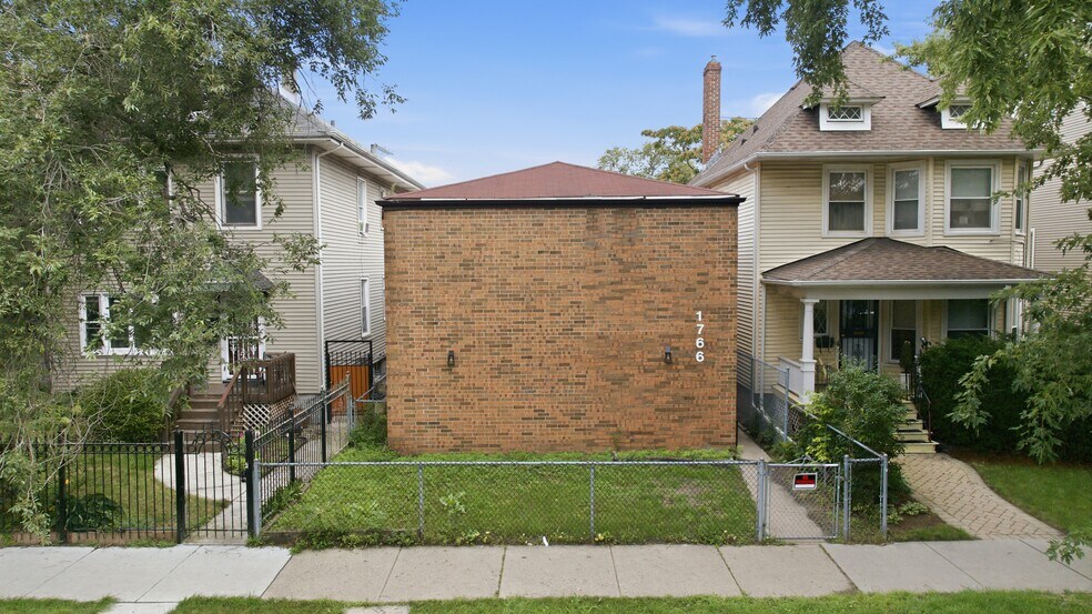 More Photos Of 1766 W Granville Ave, Chicago Apartments For Sale