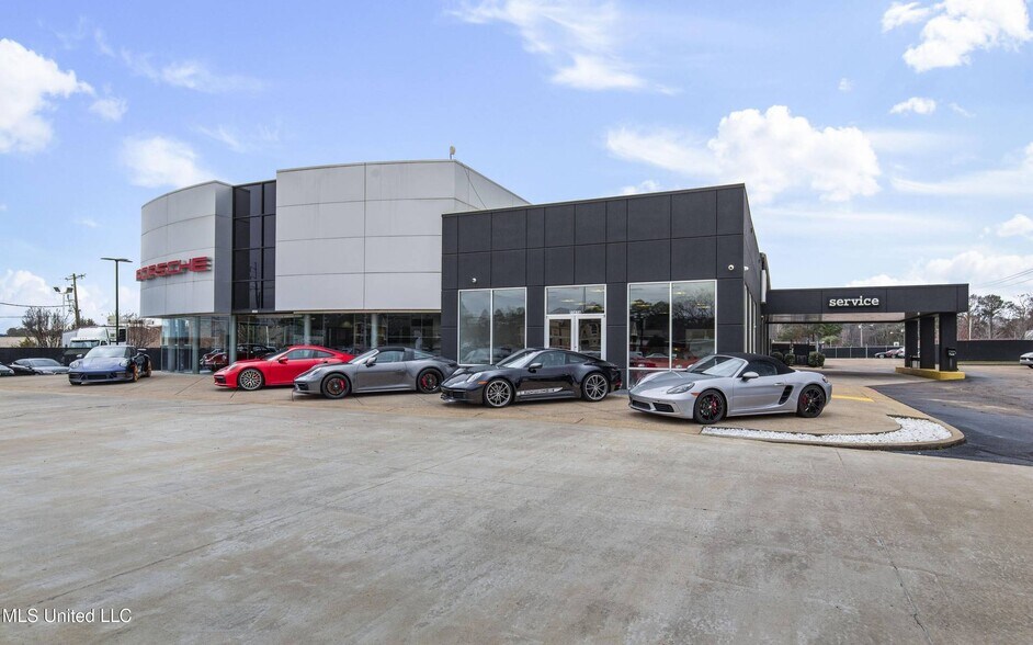 More Photos Of 5385 N I 55 St, Jackson Auto Dealership For Sale