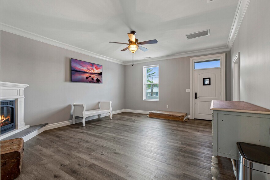 More Photos Of 30048 Yosemite Blvd, La Grange Bar For Sale