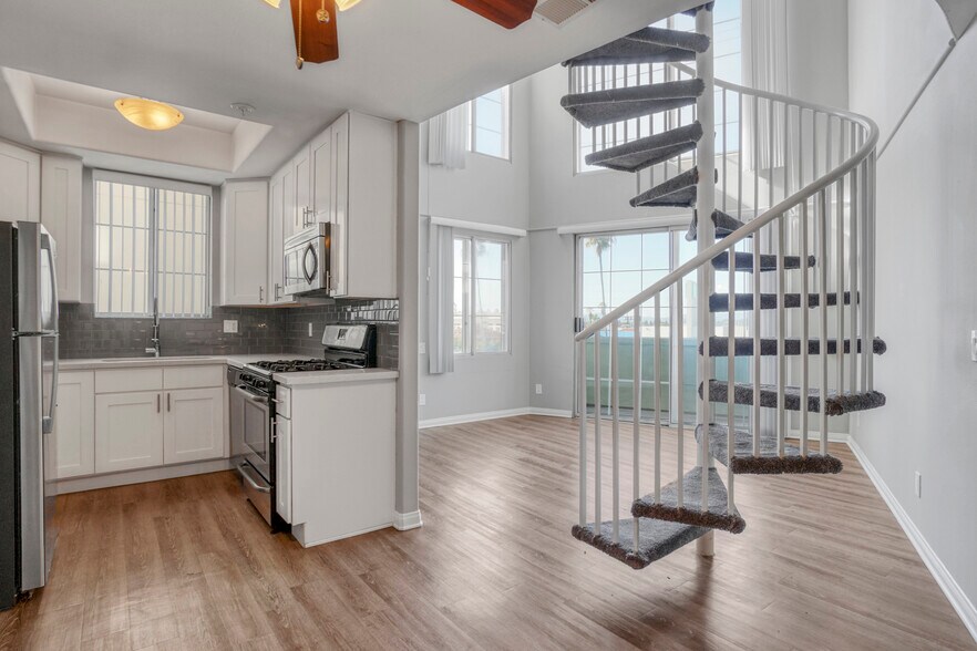 More Photos Of 6925 Kittyhawk Ave, Los Angeles Apartments For Sale