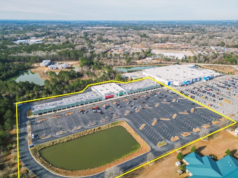 More Photos Of 1411 Retail Row, Hartsville Unknown For Lease