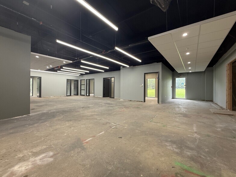 More Photos Of 610 Maryknoll Dr, Lockport Office For Lease