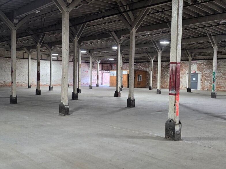 More Photos Of 827 Douglas Ave, Portsmouth Warehouse For Sale