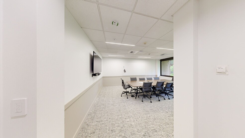 More Photos Of 15325 SE 30th Pl, Bellevue Unknown For Lease