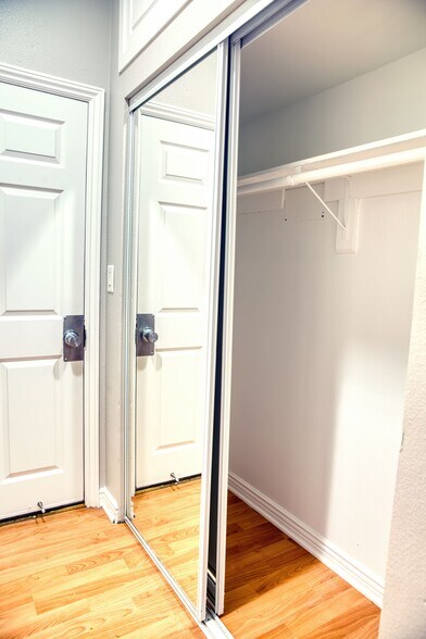 More Photos Of 668 W 28th St, Los Angeles Apartments For Sale