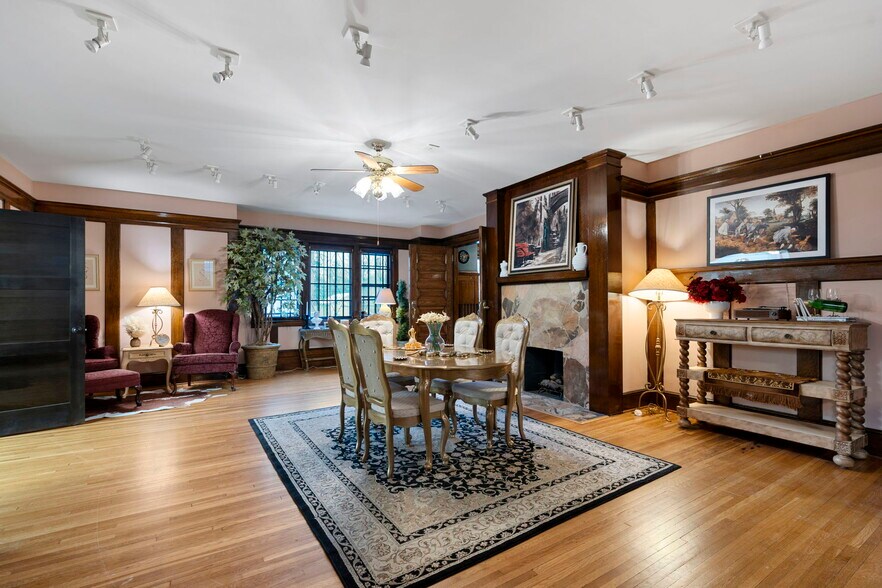 More Photos Of 3040 Lyndale Ave S, Minneapolis Office For Sale