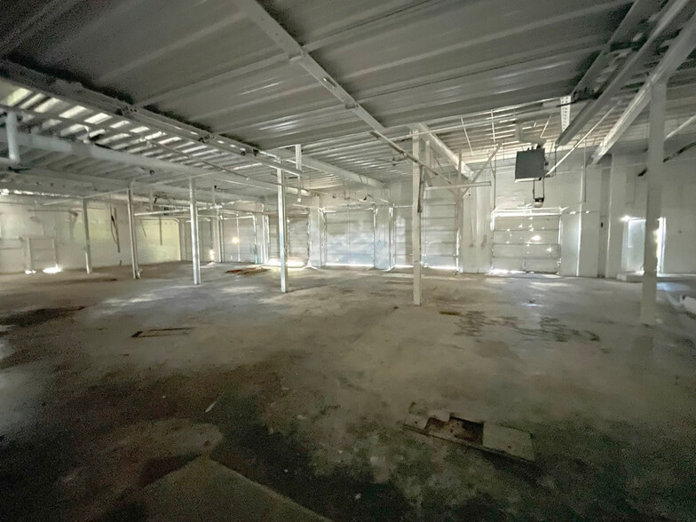 More Photos Of 5810 Ritchie Hwy, Baltimore Auto Repair For Sale