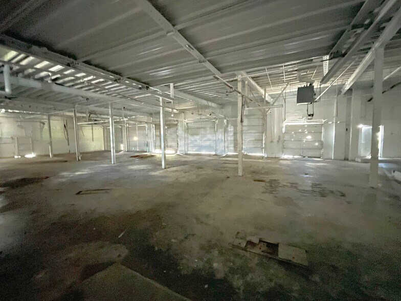 More Photos Of 5810 Ritchie Hwy, Baltimore Auto Repair For Sale