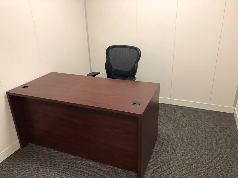 More Photos Of 8404-8414 Wilsky Blvd, Tampa Office For Sale