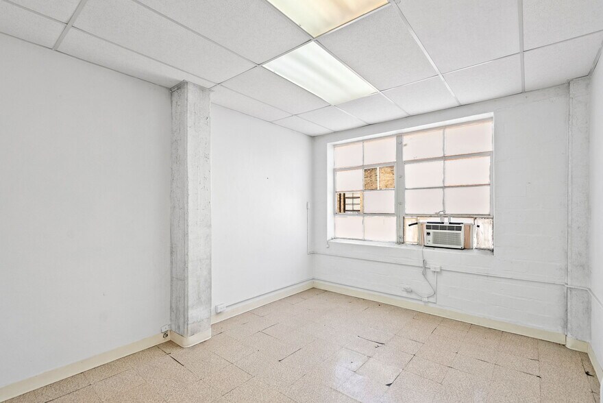 More Photos Of 1701 W Woodlawn Ave, San Antonio Religious Facility For Sale