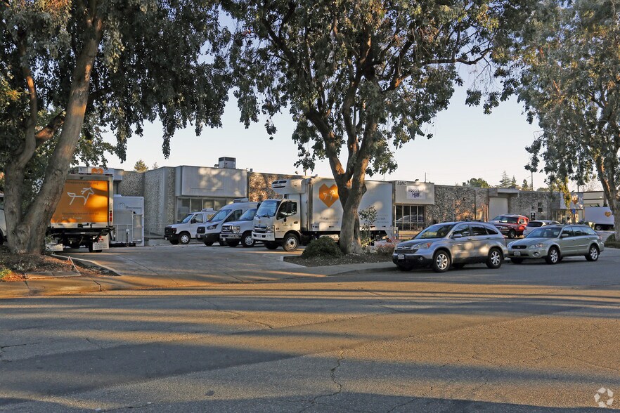 More Photos Of 3380 Vincent Rd, Pleasant Hill Light Distribution For Lease