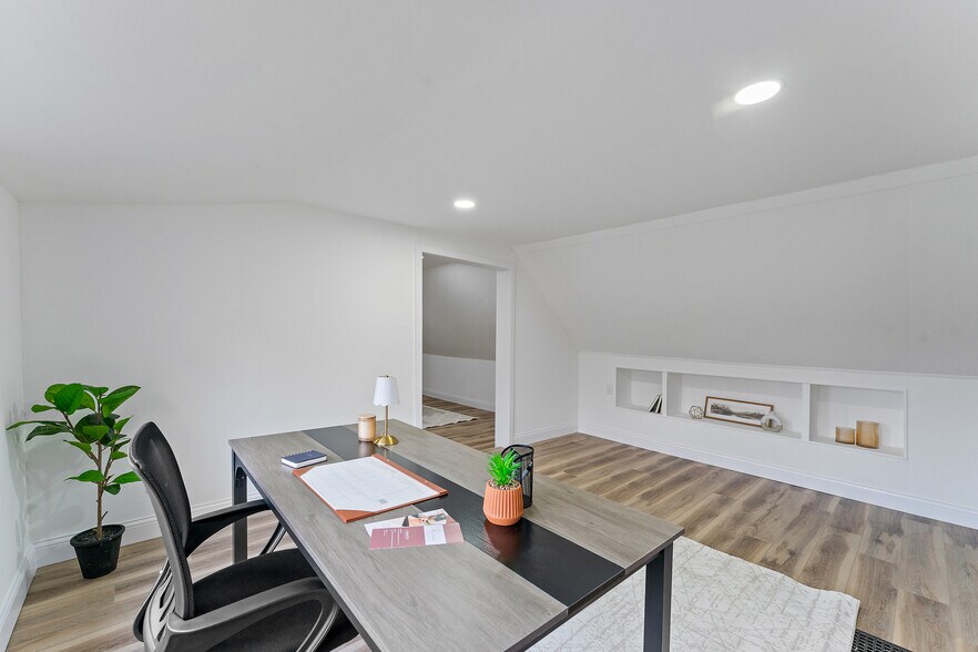 More Photos Of 784 McClurg Rd, Youngstown Office For Sale