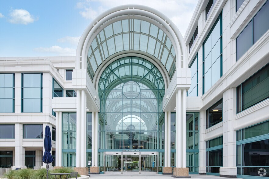 More Photos Of 2450 Colorado Ave, Santa Monica Coworking Space