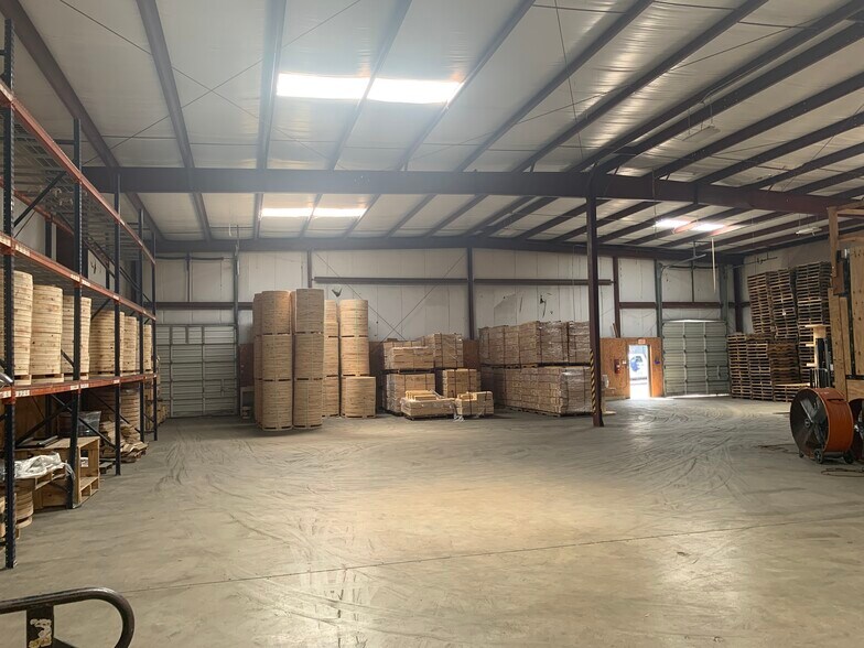 More Photos Of 386 Commerce Blvd, Bogart Warehouse For Lease
