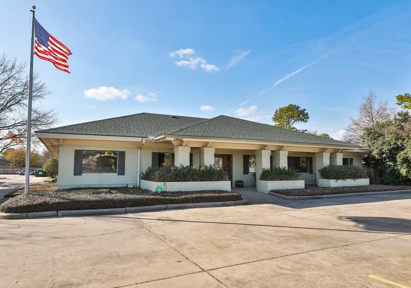 Primary Photo Of 12623 Jones Rd, Houston Medical For Sale